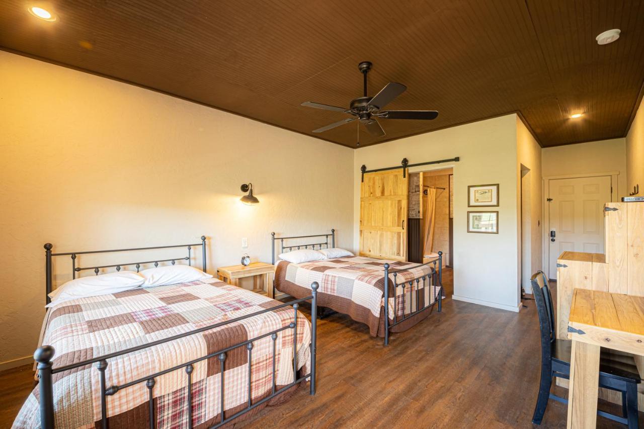 -Pet Friendly- Miners Cabin #5 -Two Double Beds - Private Balcony Tombstone Eksteriør billede