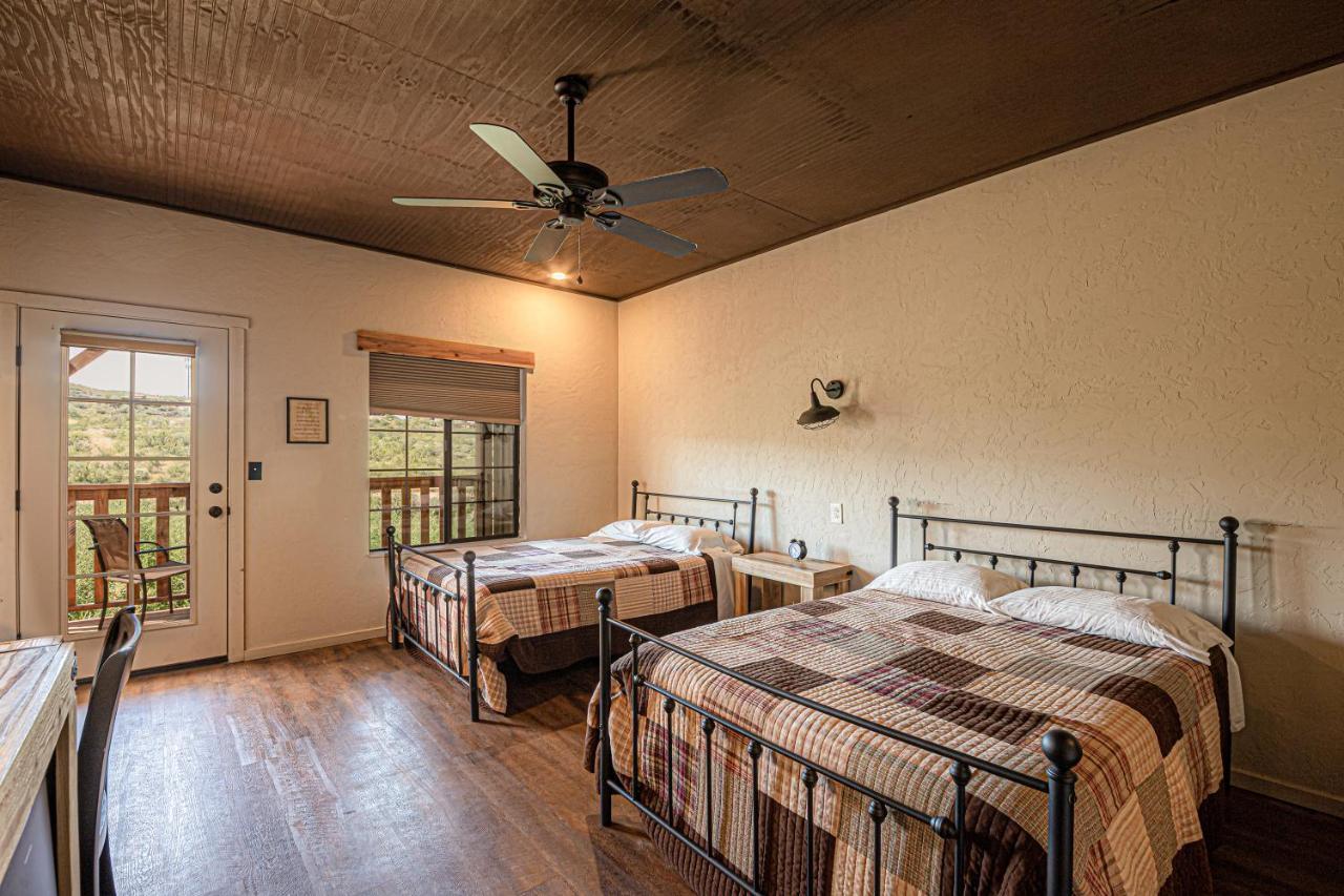 -Pet Friendly- Miners Cabin #5 -Two Double Beds - Private Balcony Tombstone Eksteriør billede