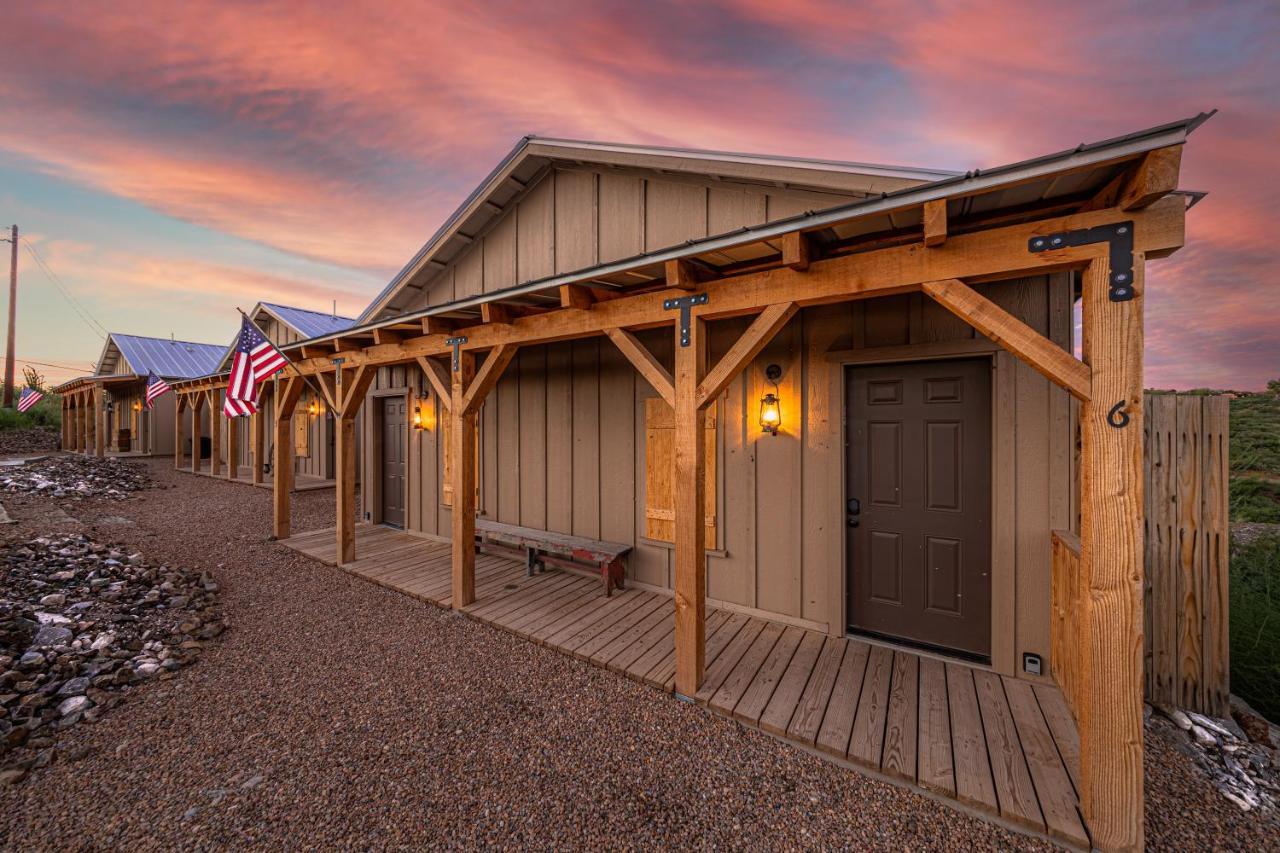 -Pet Friendly- Miners Cabin #5 -Two Double Beds - Private Balcony Tombstone Eksteriør billede