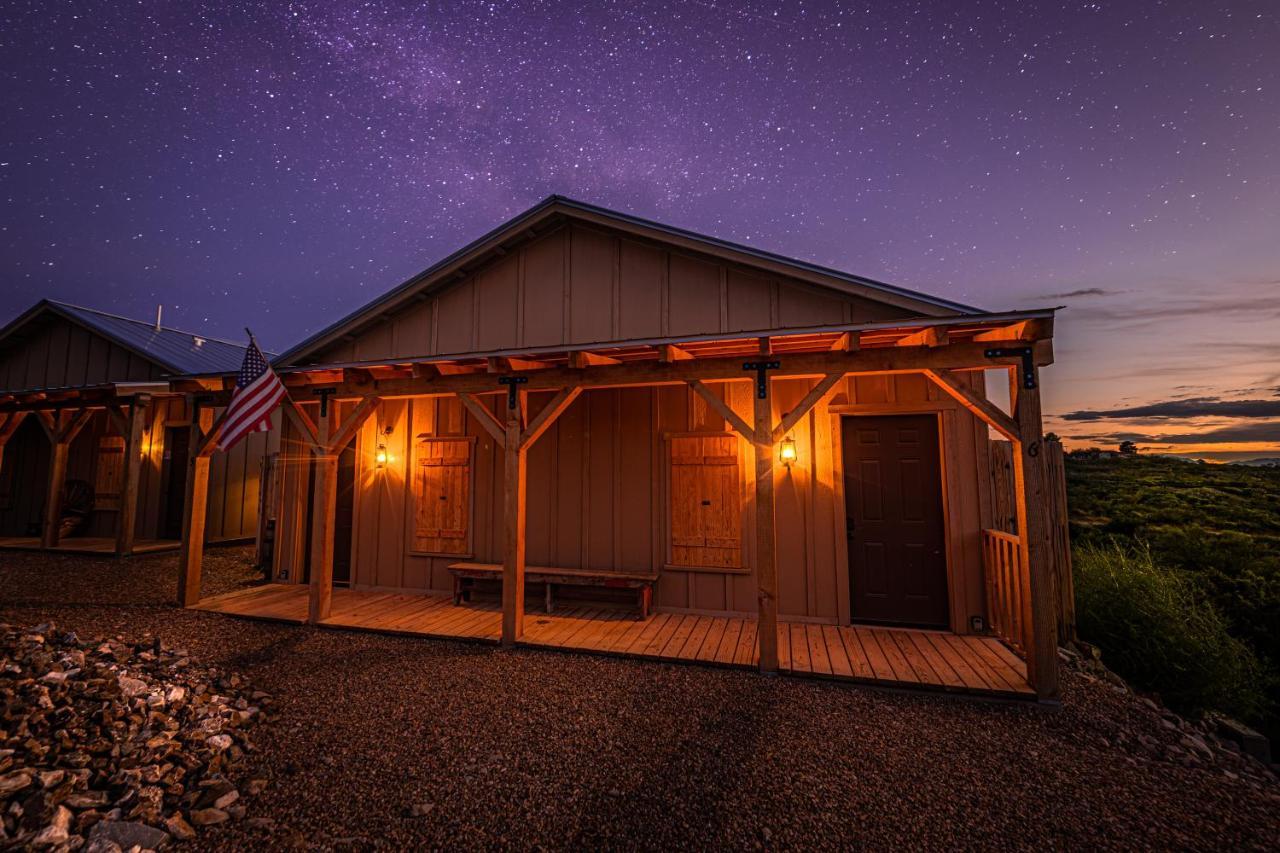 -Pet Friendly- Miners Cabin #5 -Two Double Beds - Private Balcony Tombstone Eksteriør billede