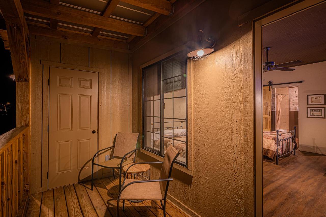 -Pet Friendly- Miners Cabin #5 -Two Double Beds - Private Balcony Tombstone Eksteriør billede
