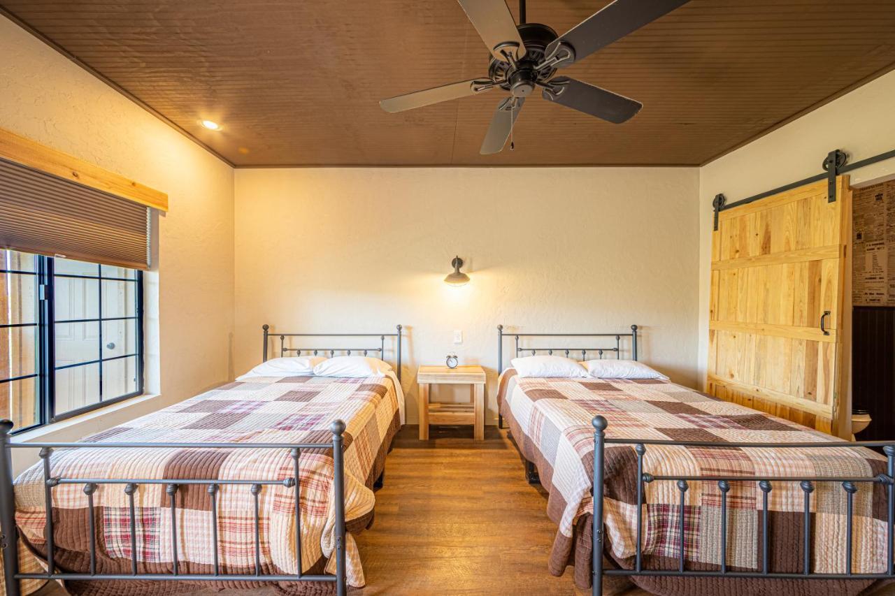 -Pet Friendly- Miners Cabin #5 -Two Double Beds - Private Balcony Tombstone Eksteriør billede